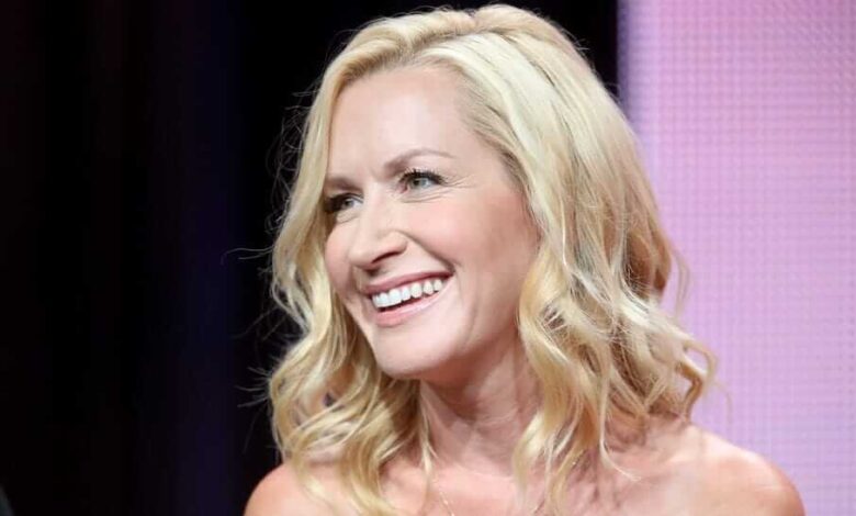 Who Is Angela Kinsey? – Bio, Wiki, Stats & More